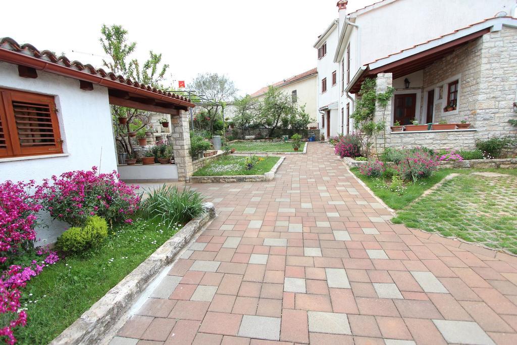 Guest House Liliana Rovigno Esterno foto