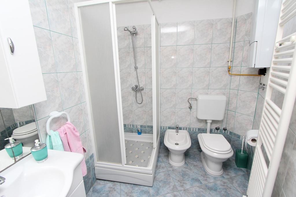 Guest House Liliana Rovigno Esterno foto